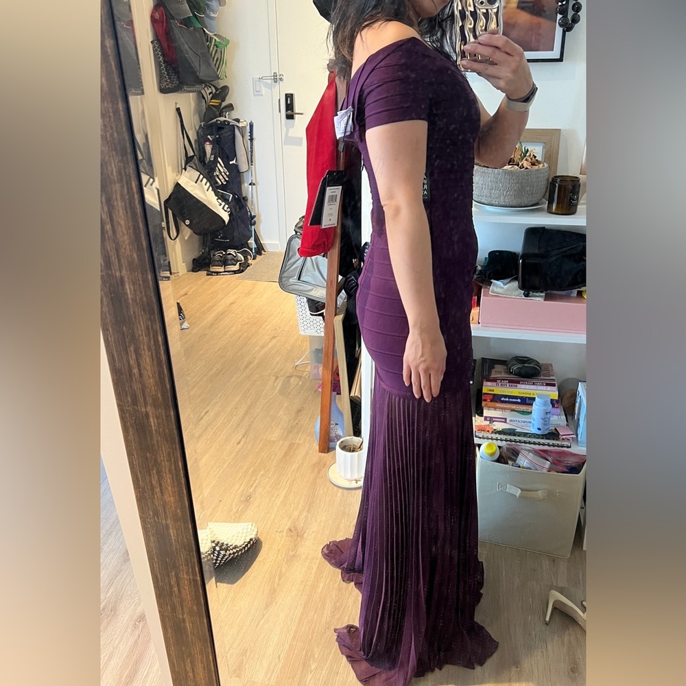 ⛔️SOLD⛔️
NWT Herve Leger bandage sheer dress in purple, SZ SMALL - Picture 9 of 14